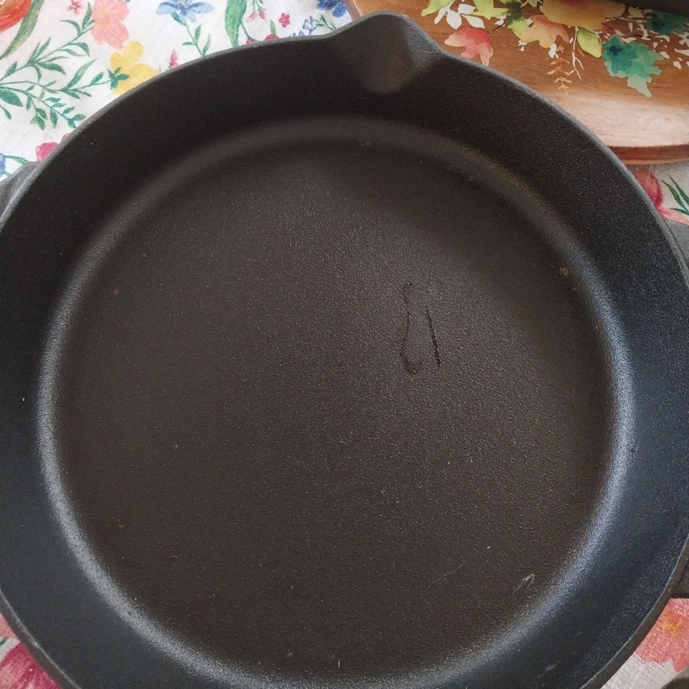 Pioneer  woman Cast ions skillet